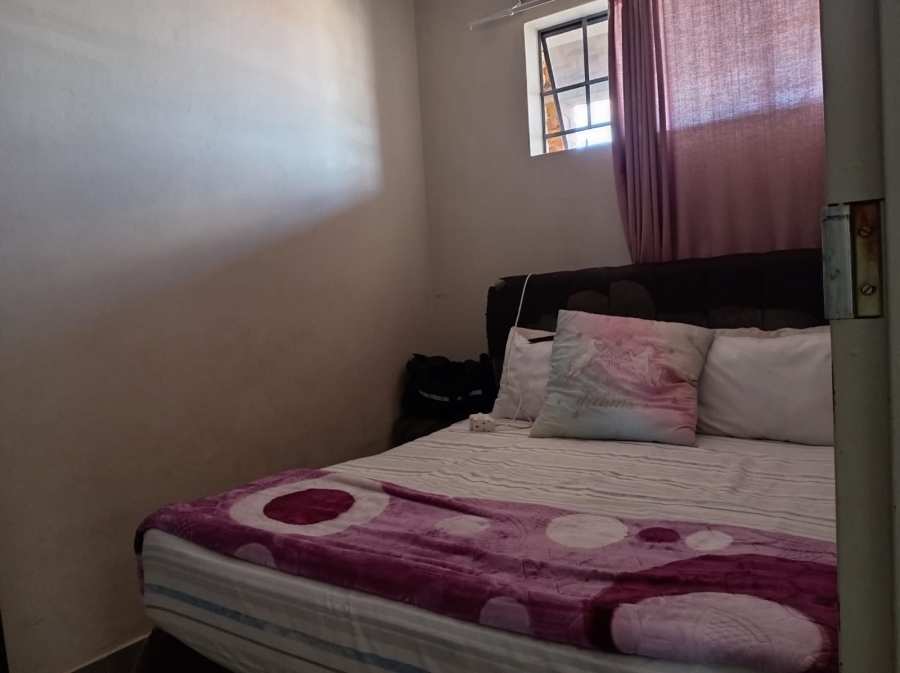 2 Bedroom Property for Sale in Lotus Gardens Gauteng