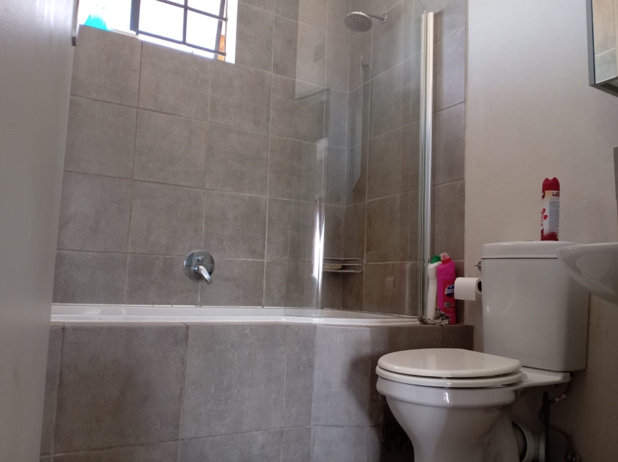 2 Bedroom Property for Sale in Lotus Gardens Gauteng