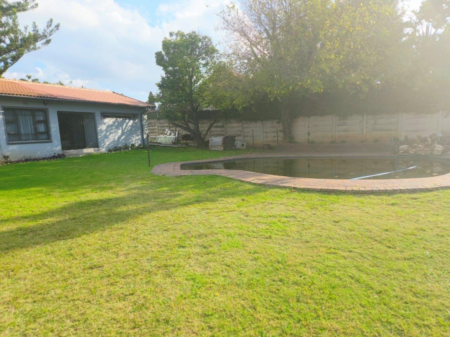 6 Bedroom Property for Sale in Noordwyk Gauteng