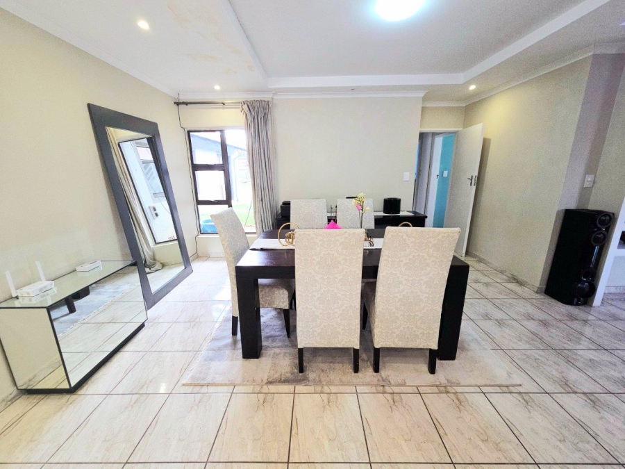 6 Bedroom Property for Sale in Noordwyk Gauteng
