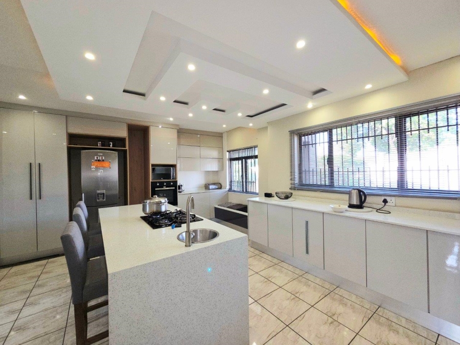 6 Bedroom Property for Sale in Noordwyk Gauteng