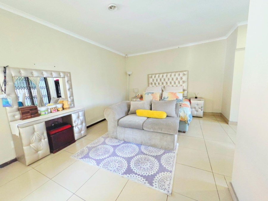 6 Bedroom Property for Sale in Noordwyk Gauteng