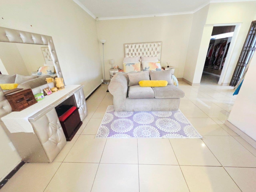 6 Bedroom Property for Sale in Noordwyk Gauteng