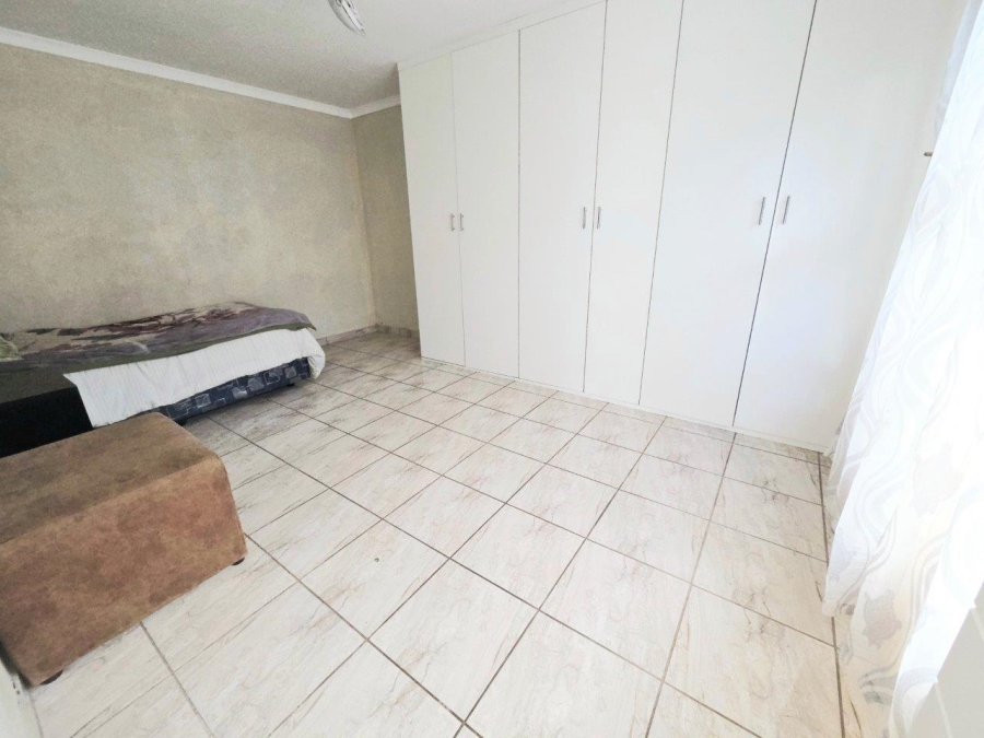 6 Bedroom Property for Sale in Noordwyk Gauteng
