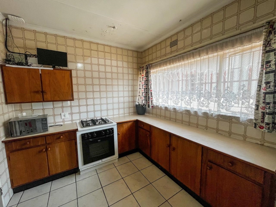5 Bedroom Property for Sale in Westdene Gauteng