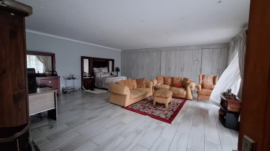 4 Bedroom Property for Sale in Glen Marais Gauteng