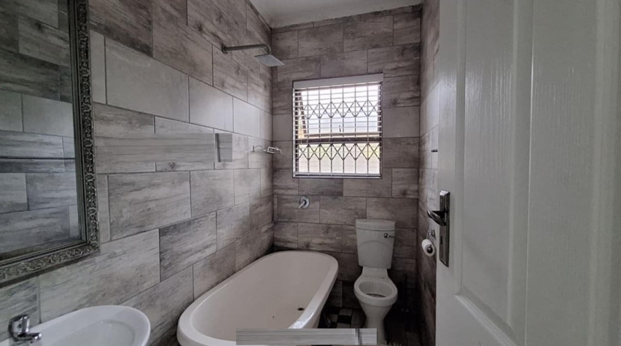 4 Bedroom Property for Sale in Glen Marais Gauteng
