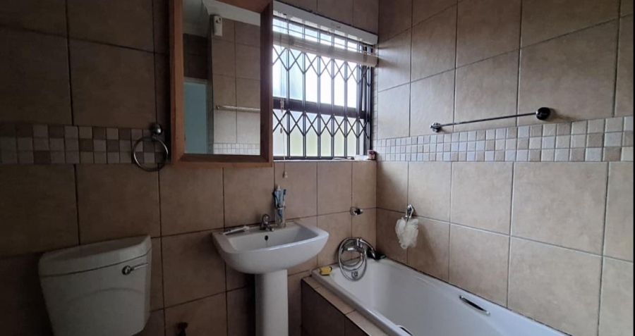 4 Bedroom Property for Sale in Glen Marais Gauteng