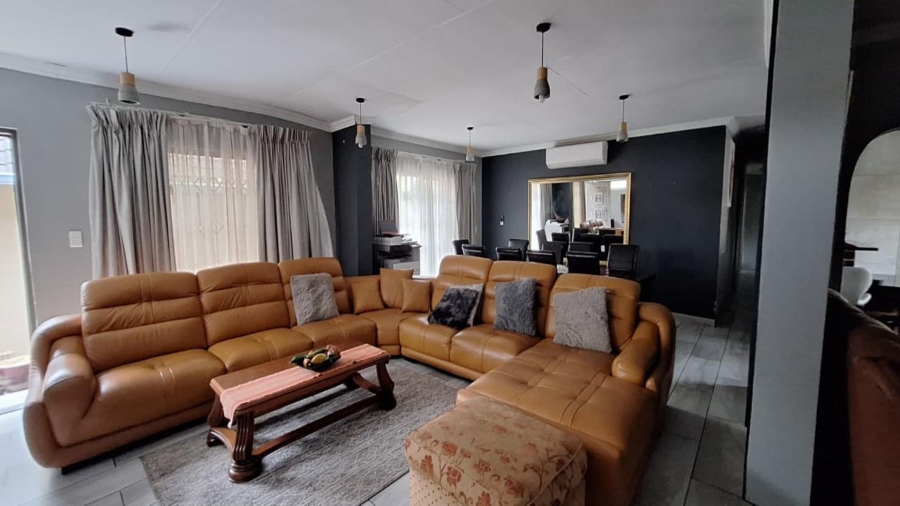 4 Bedroom Property for Sale in Glen Marais Gauteng