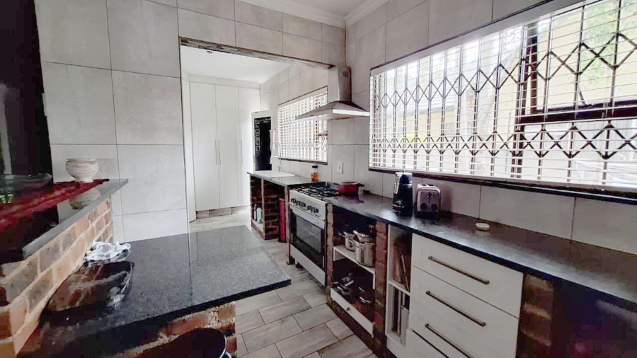 4 Bedroom Property for Sale in Glen Marais Gauteng