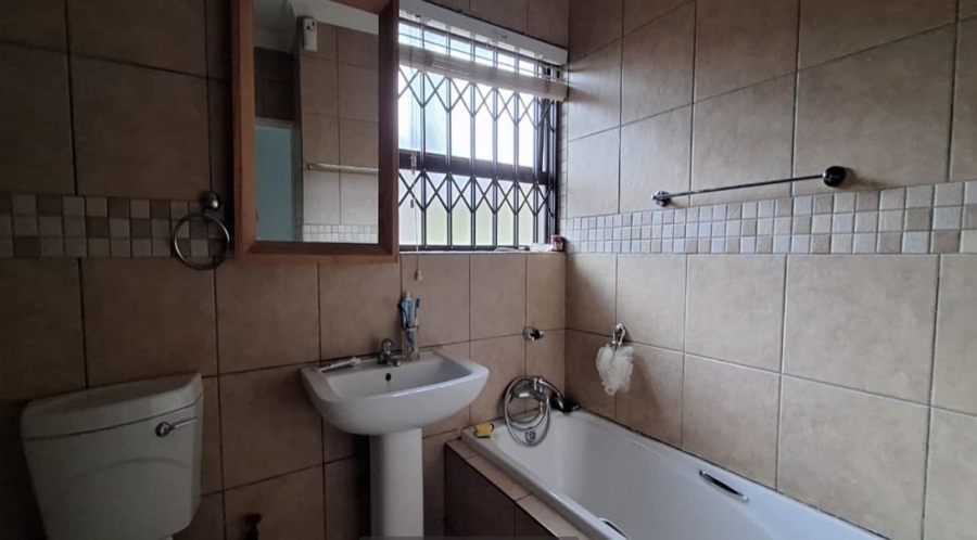 4 Bedroom Property for Sale in Glen Marais Gauteng