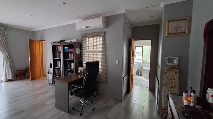 4 Bedroom Property for Sale in Glen Marais Gauteng
