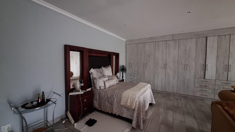 4 Bedroom Property for Sale in Glen Marais Gauteng