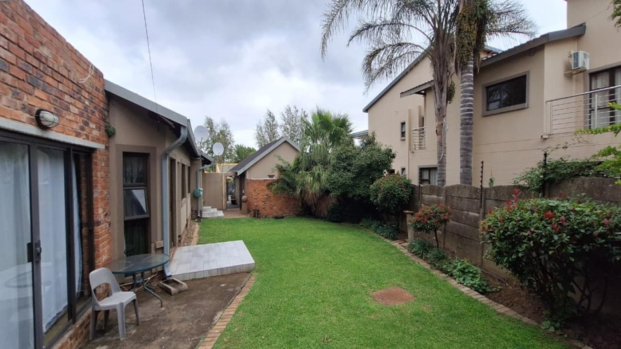 4 Bedroom Property for Sale in Glen Marais Gauteng