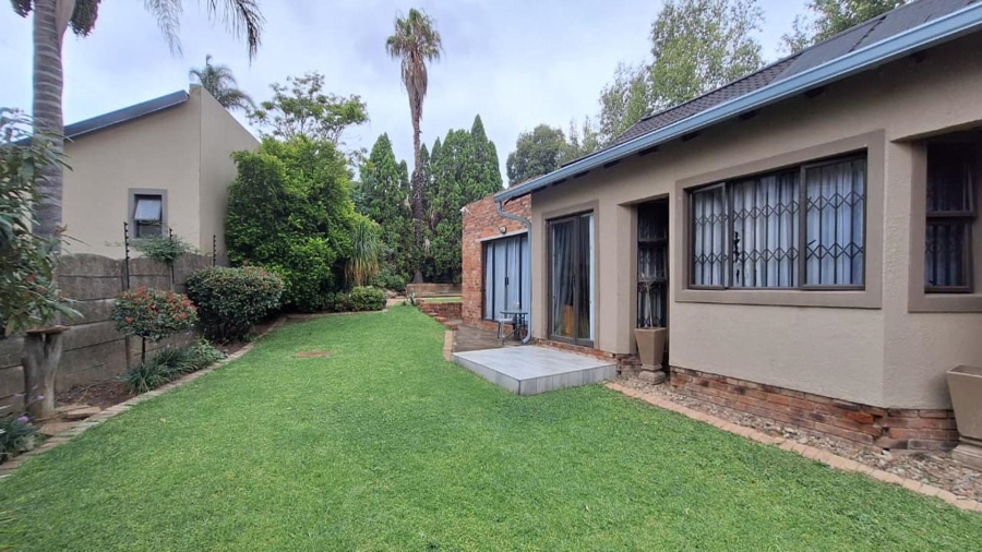 4 Bedroom Property for Sale in Glen Marais Gauteng
