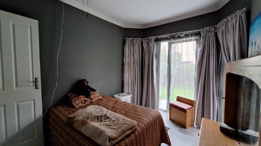 4 Bedroom Property for Sale in Glen Marais Gauteng