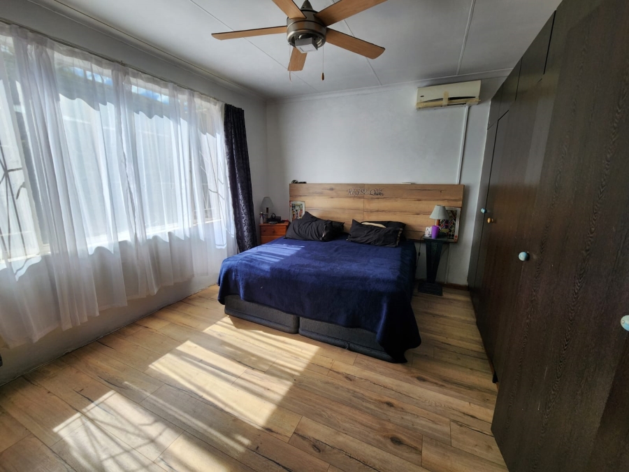 3 Bedroom Property for Sale in Mountain View Gauteng