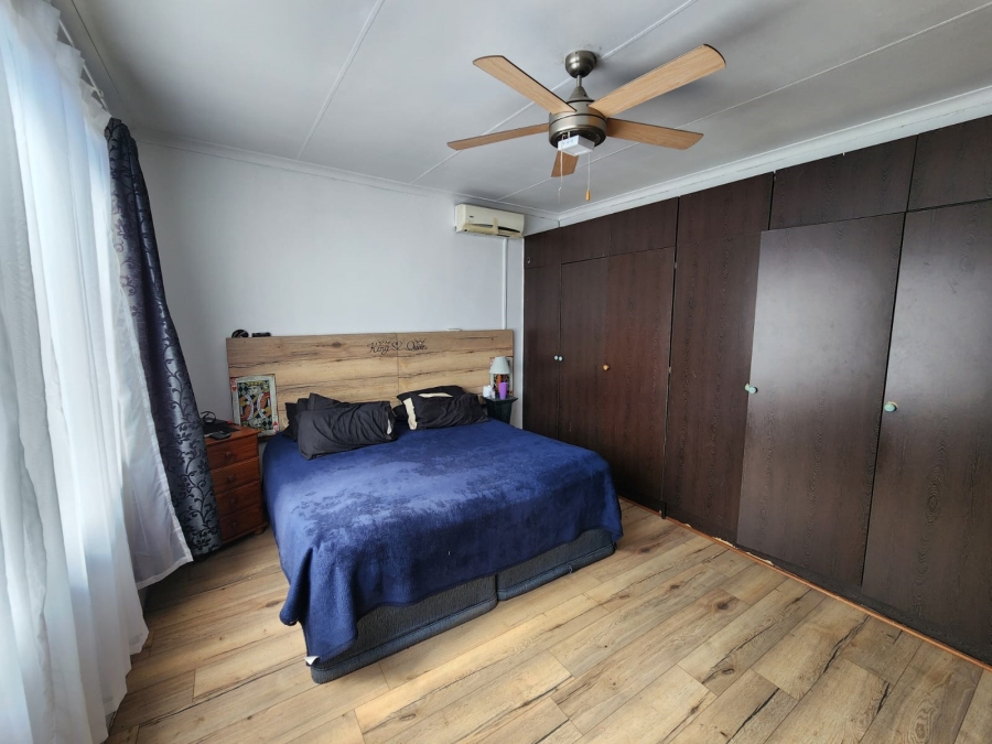 3 Bedroom Property for Sale in Mountain View Gauteng