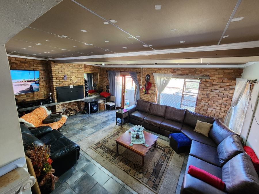 3 Bedroom Property for Sale in Mountain View Gauteng