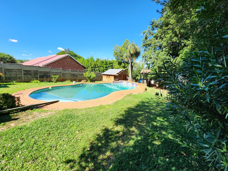 3 Bedroom Property for Sale in Mountain View Gauteng