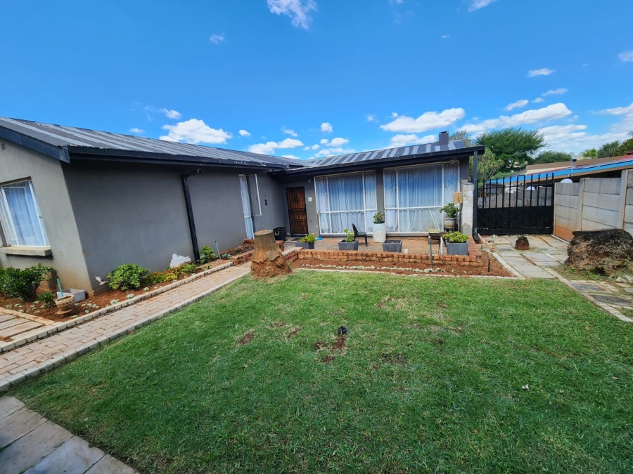 3 Bedroom Property for Sale in Mountain View Gauteng