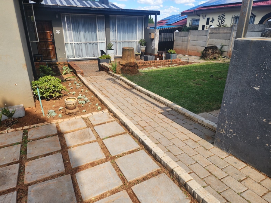 3 Bedroom Property for Sale in Mountain View Gauteng