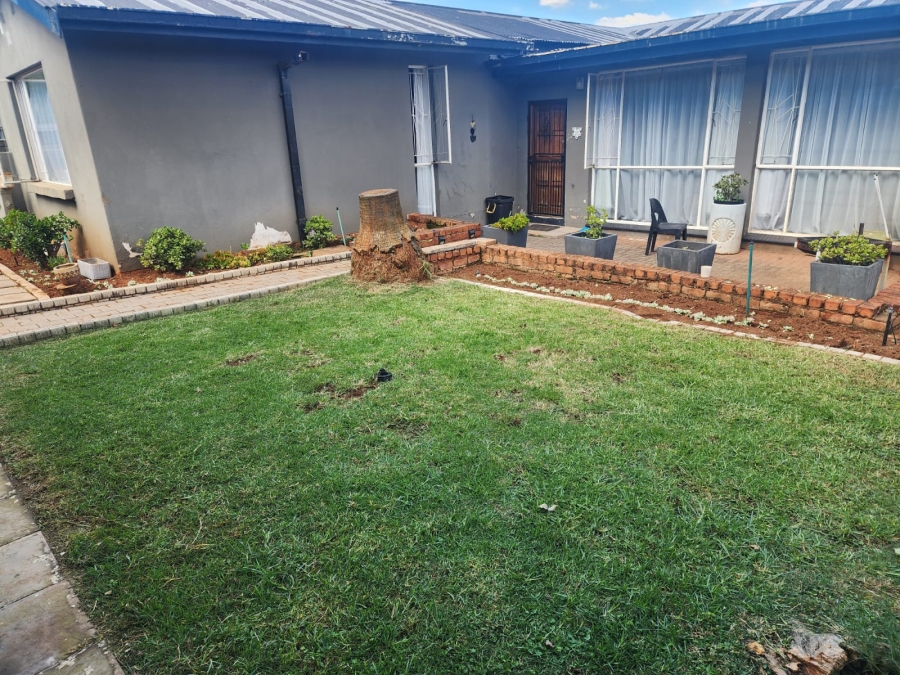 3 Bedroom Property for Sale in Mountain View Gauteng