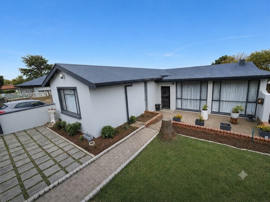 3 Bedroom Property for Sale in Mountain View Gauteng