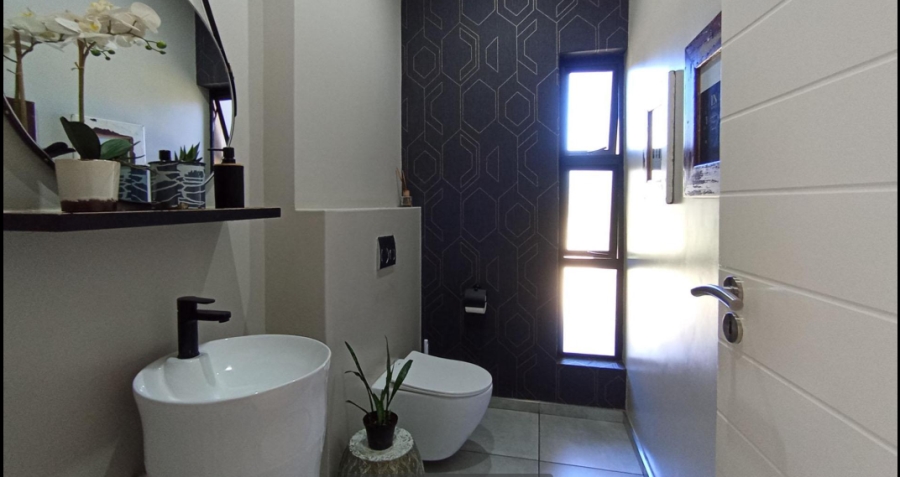 4 Bedroom Property for Sale in Midstream Ridge Gauteng