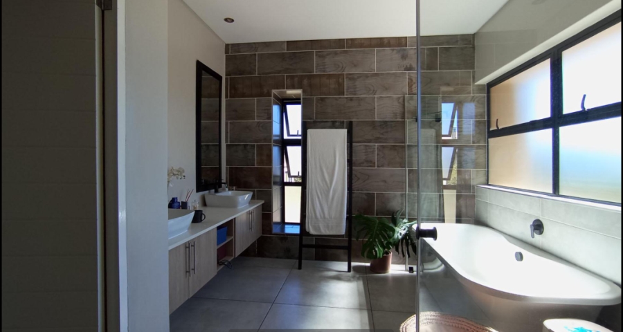 4 Bedroom Property for Sale in Midstream Ridge Gauteng