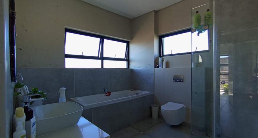 4 Bedroom Property for Sale in Midstream Ridge Gauteng