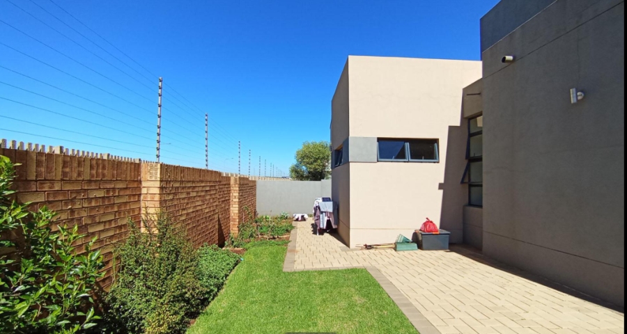 4 Bedroom Property for Sale in Midstream Ridge Gauteng