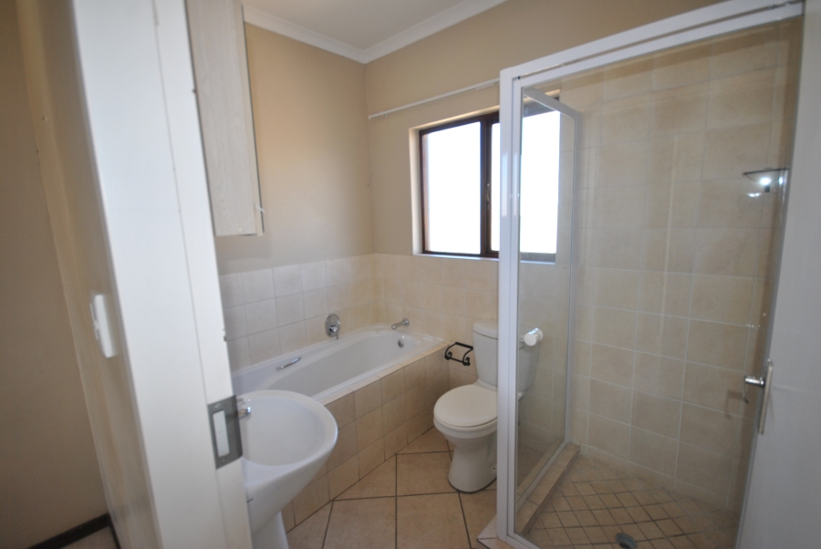 2 Bedroom Property for Sale in Country View Estate Gauteng