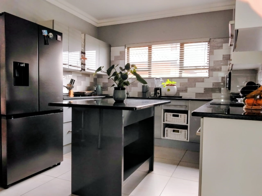 4 Bedroom Property for Sale in Helderwyk Gauteng