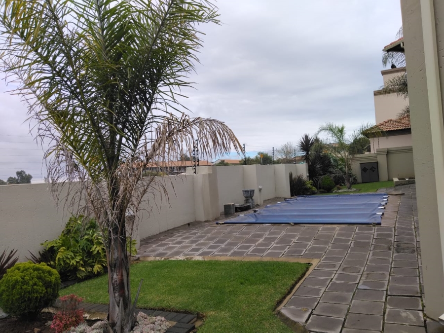 4 Bedroom Property for Sale in Helderwyk Gauteng