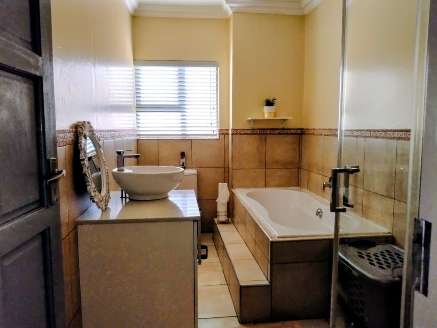 4 Bedroom Property for Sale in Helderwyk Gauteng