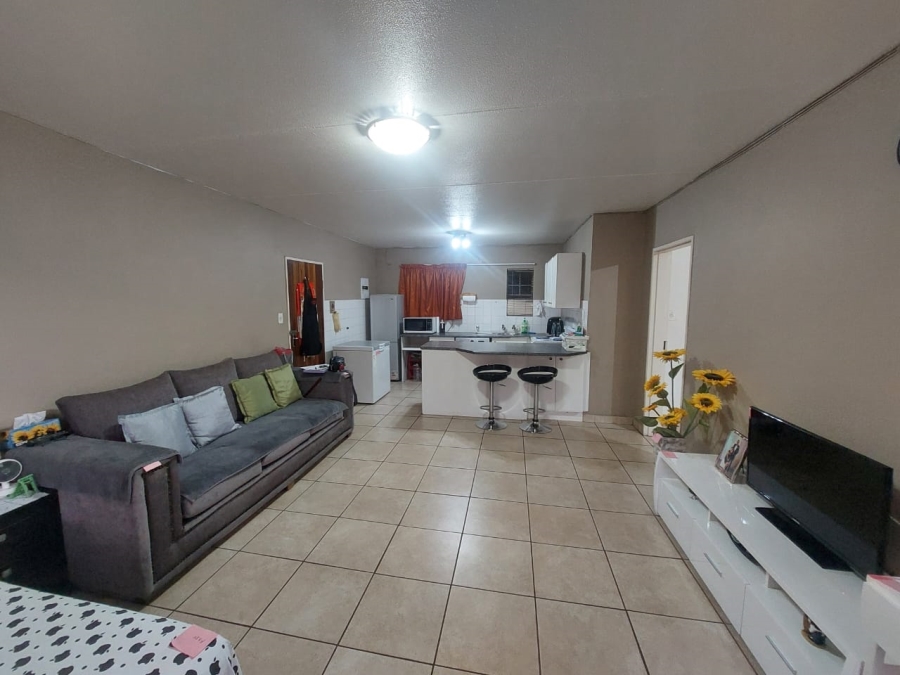 1 Bedroom Property for Sale in Die Hoewes Gauteng