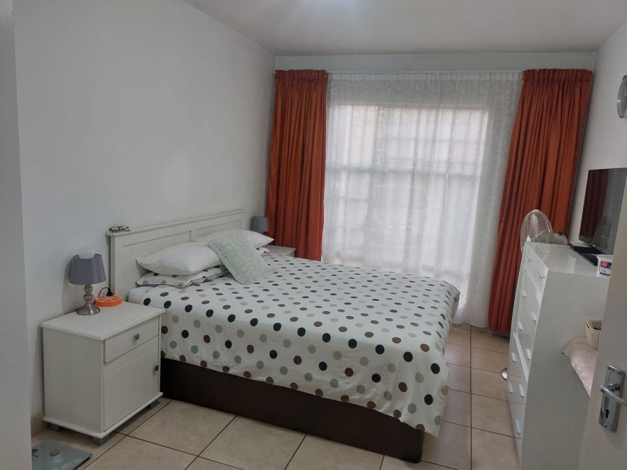 1 Bedroom Property for Sale in Die Hoewes Gauteng