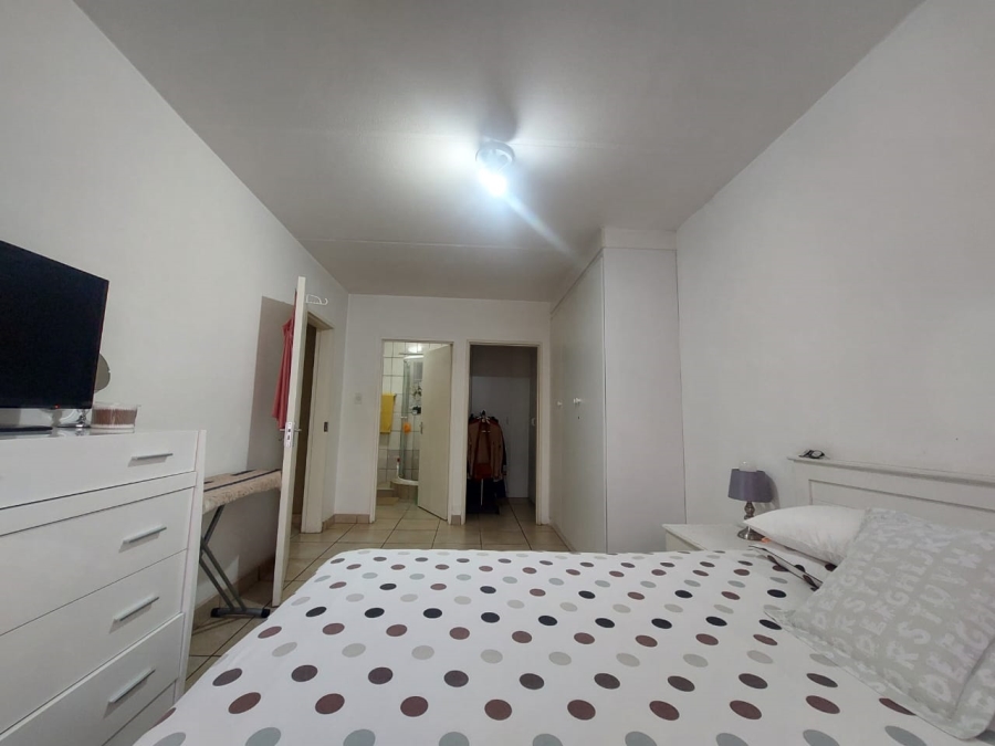 1 Bedroom Property for Sale in Die Hoewes Gauteng
