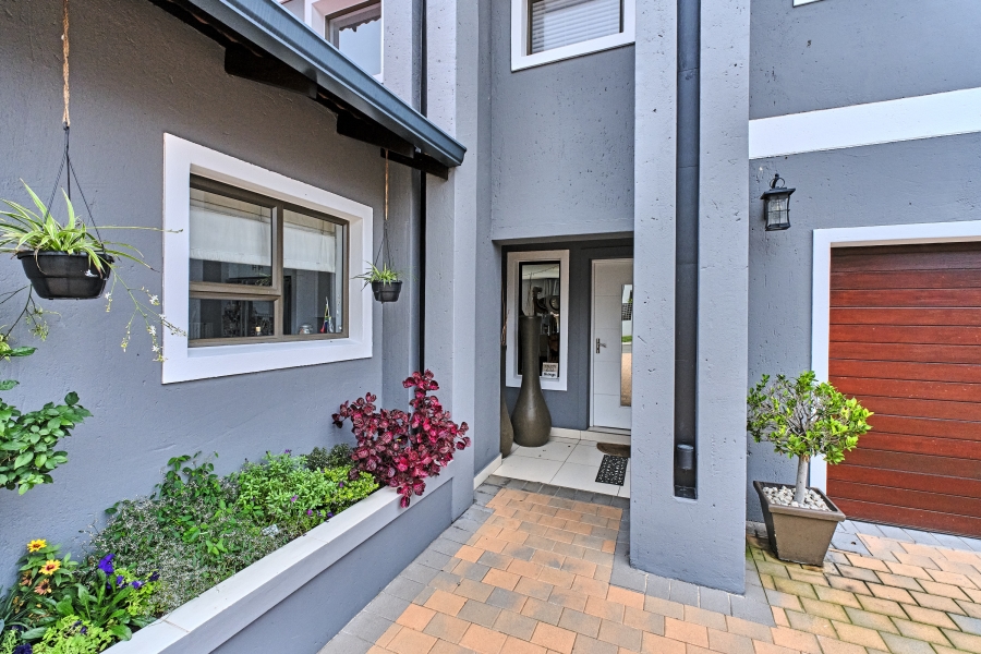 4 Bedroom Property for Sale in Greenstone Hill Gauteng