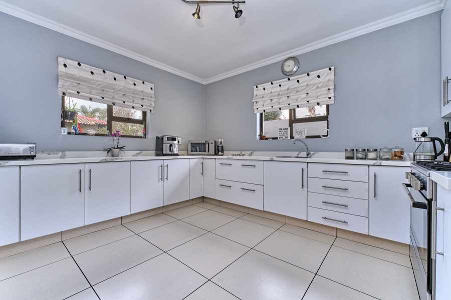 4 Bedroom Property for Sale in Greenstone Hill Gauteng