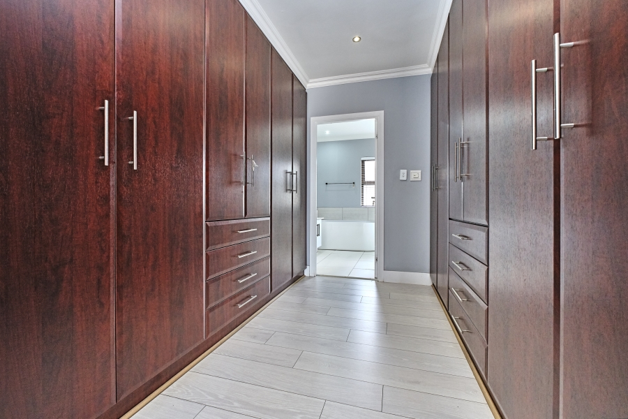 4 Bedroom Property for Sale in Greenstone Hill Gauteng