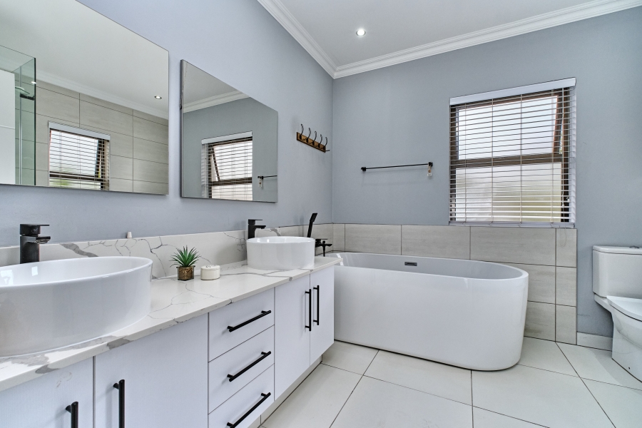 4 Bedroom Property for Sale in Greenstone Hill Gauteng