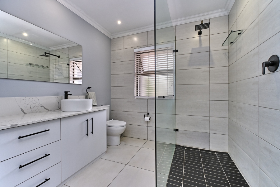 4 Bedroom Property for Sale in Greenstone Hill Gauteng