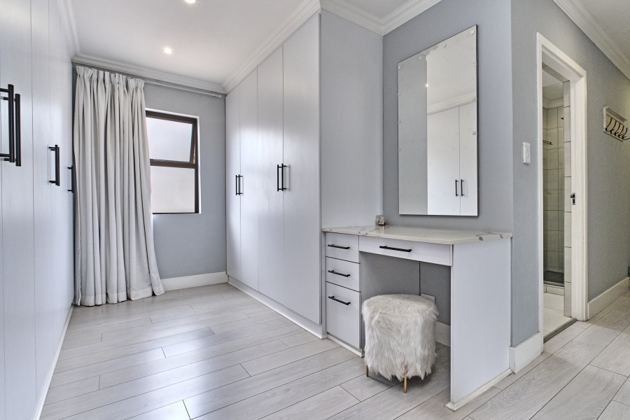 4 Bedroom Property for Sale in Greenstone Hill Gauteng