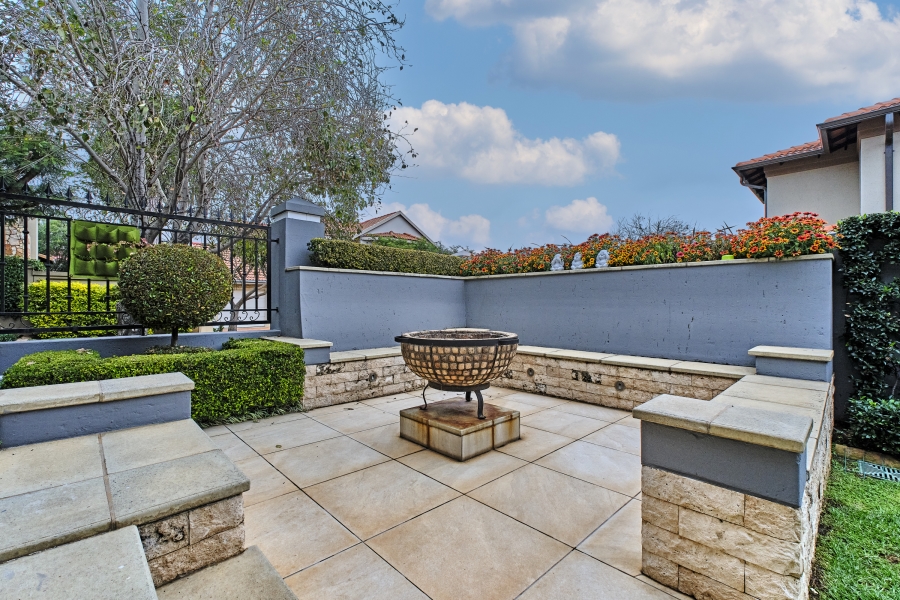 4 Bedroom Property for Sale in Greenstone Hill Gauteng