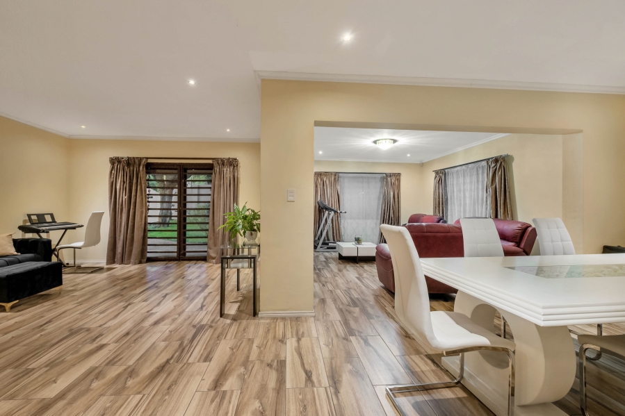 4 Bedroom Property for Sale in Wendywood Gauteng