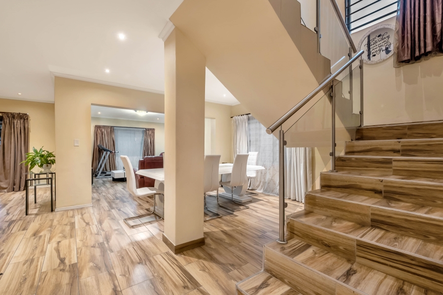 4 Bedroom Property for Sale in Wendywood Gauteng