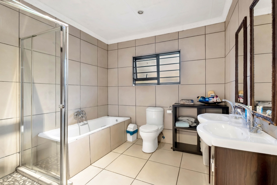 4 Bedroom Property for Sale in Wendywood Gauteng