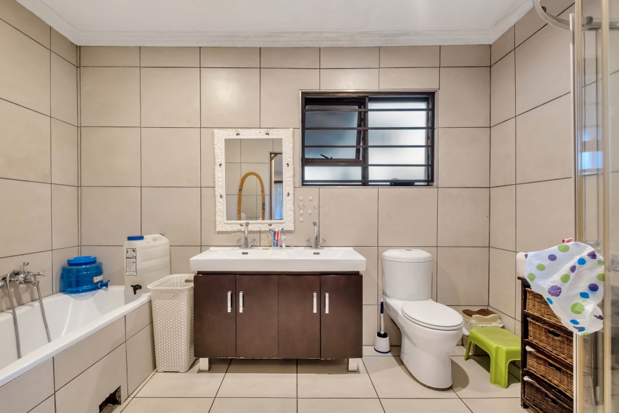 4 Bedroom Property for Sale in Wendywood Gauteng